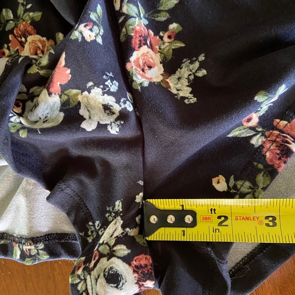 NEVER WORN Quarter Sleeve Romper 😍 - Picture 3 of 4